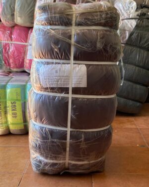 Fardo de abrigos de mujer tres cuartos 1era selección 37 kilos