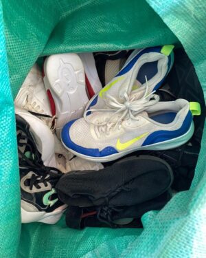 fardo zapatillas usadas 1era 40 unidades con marcas variadas como Nike, Adidas y Fila