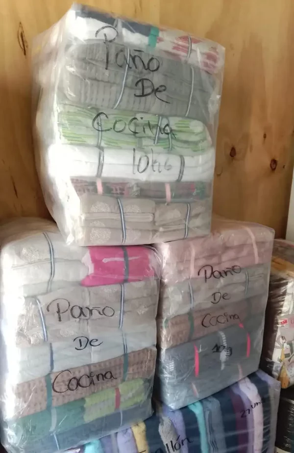 fardo de ropa nueva de paños de cocina