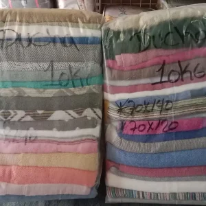 fardo de ropa nueva de toalla ducha