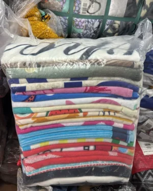 fardo de ropa nueva de toalla de playa