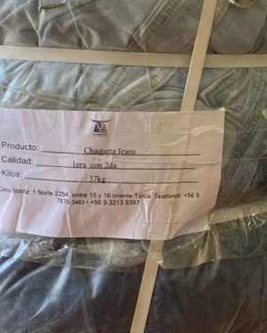 Detalle de la etiqueta - Fardo de chaquetas de jeans primera con segunda 45 kg - Importadora Kansas