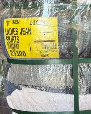 Detalle del fardo de falda jeans 1era de 45 kg - Importadora Kansas