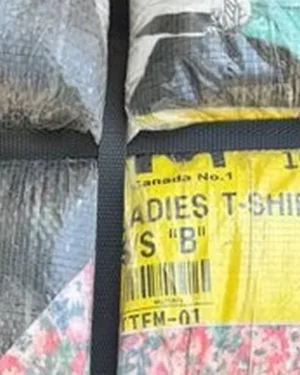 Detalle de la etiqueta - Fardo de poleras de mujer manga corta primera con segunda 45 kg - Importadora Kansas