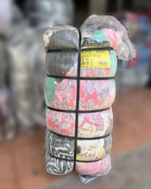 Fardo de poleras de mujer manga corta primera con segunda 45 kg - Importadora Kansas