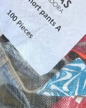 Detalle de la etiqueta - Fardo de shorts mujer de marca premium 100 unidades - Importadora Kansas