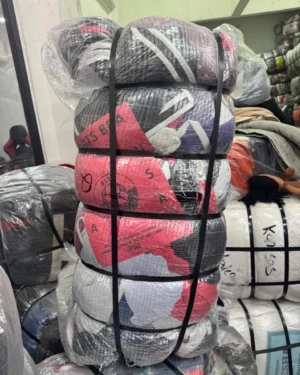 Fardo de peto deportivo 1era de 40 kg de ropa americana - Importadora Kansas