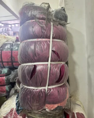 Fardo surtido plush 1era premium de 37 kg de ropa americana - Importadora Kansas